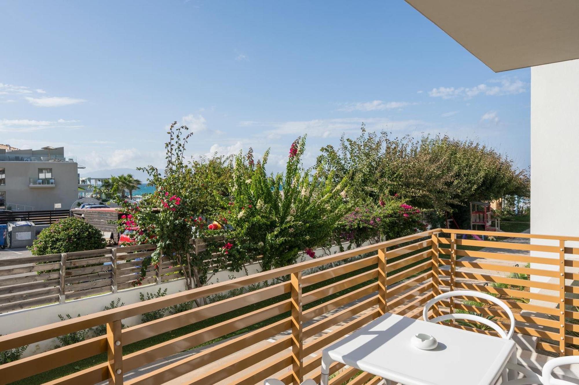 Ostrakon Suites Agia Marina Extérieur photo